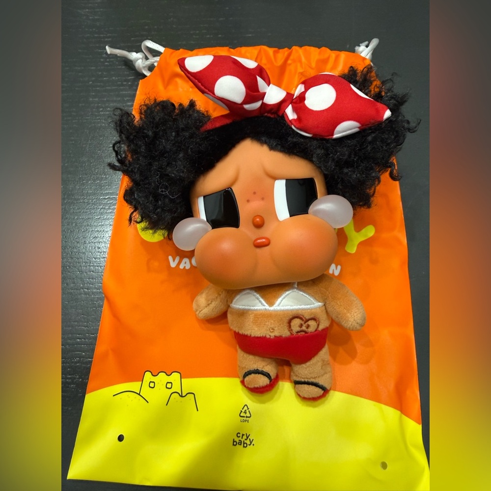 CRYBABY Vacation Mode On Series-Vinyl
Plush Pendant- My Summer Vibe - Picture 4 of 11